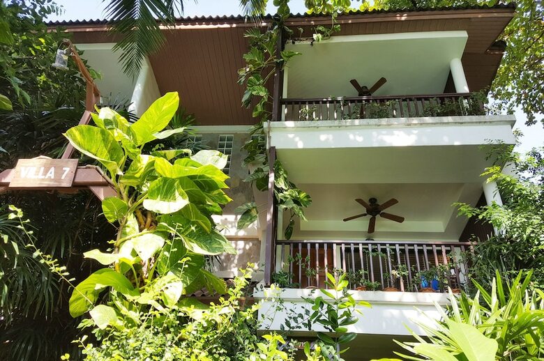 Hotel Birds And Bees Resort