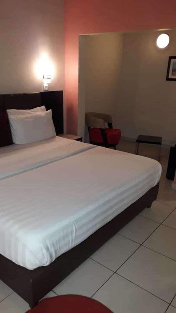 Hotel Swisscottage Suites