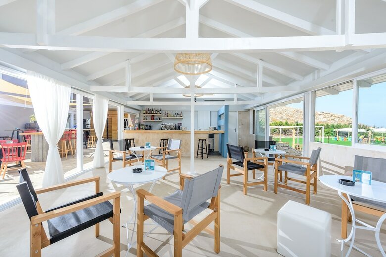 Aparthotel Anemos Suites