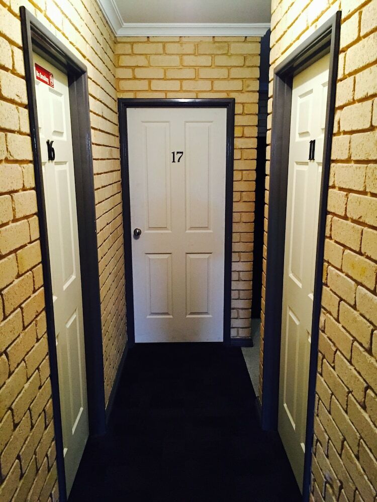 Hostal The Shiralee - Hostel