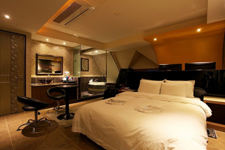 Nine Hotel