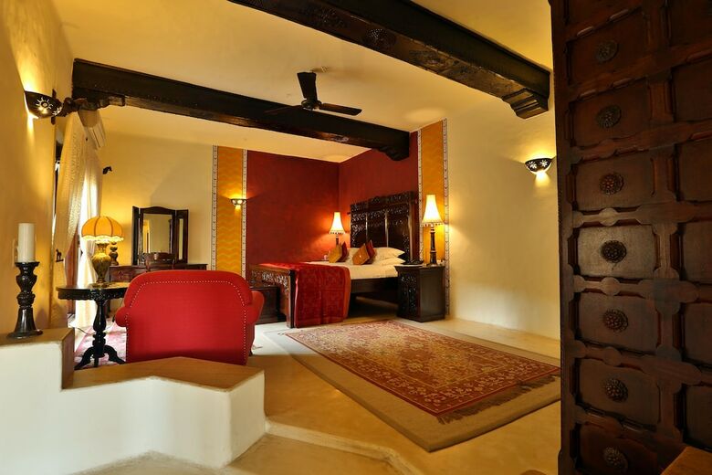 Hotel Mihir Garh