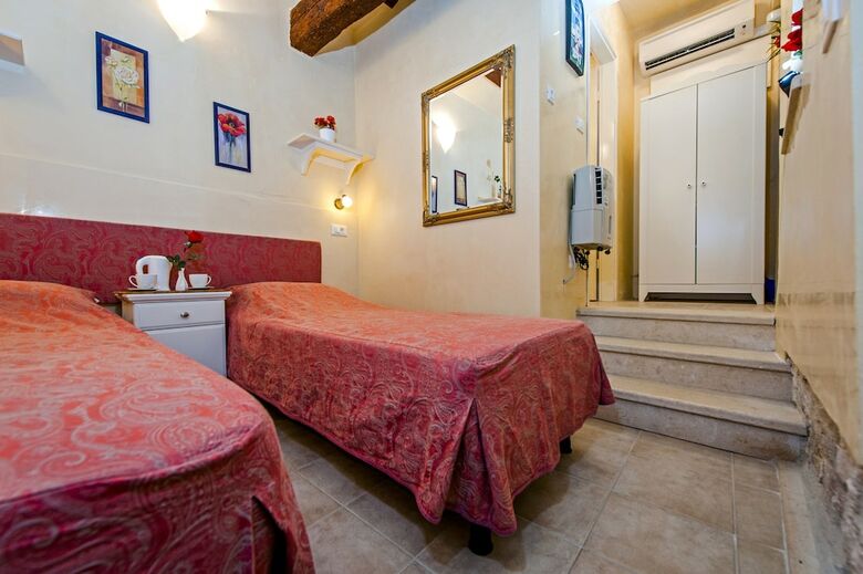 Hotel Rooms Sotto I Volti