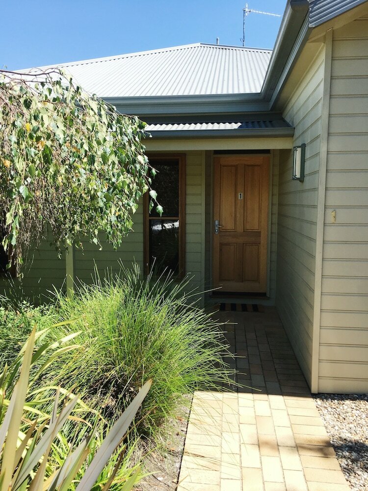 Abalina Cottages, Rotary Drive