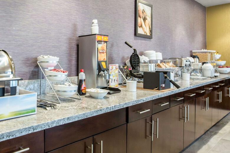 Hotel Comfort Inn & Suites