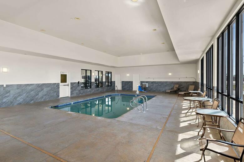 Hotel Comfort Inn & Suites