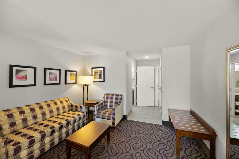 Hotel Comfort Inn & Suites