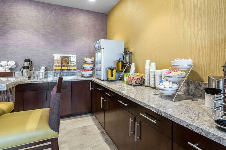 Hotel Comfort Inn & Suites