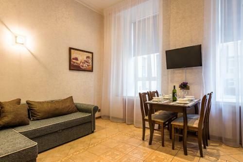 Hotel Solo Panorama Palace Square