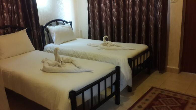 Caravan Hotel