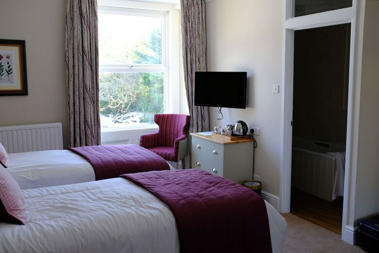 Hotel Nythfa House