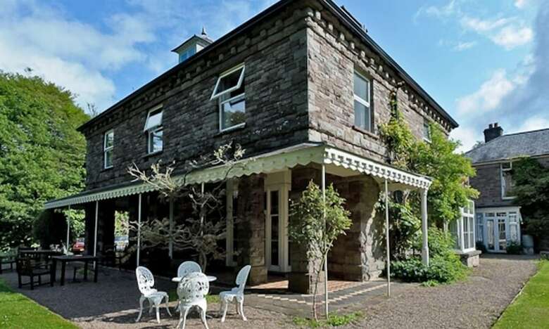 Hotel Nythfa House