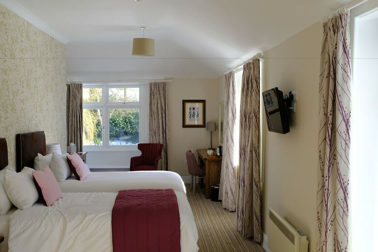 Hotel Nythfa House