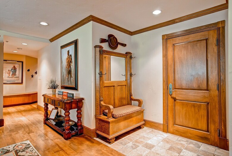 Mccoy Peak Lodge By East West Hospitality
