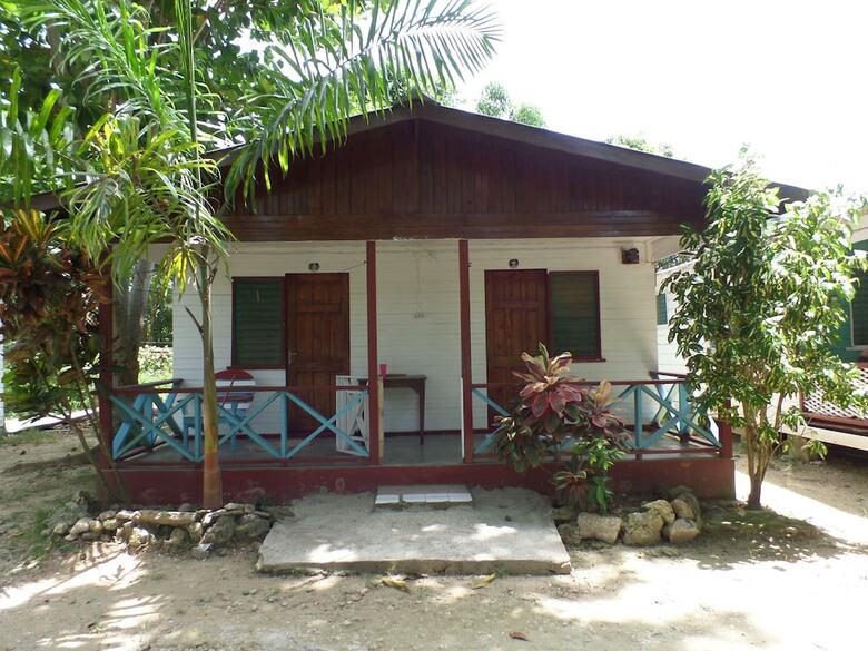 Beach Road Cottages At Jah Bs