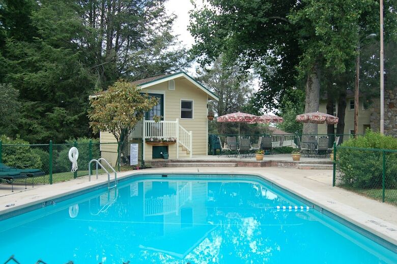 Bed & Breakfast Echo Mountain Inn