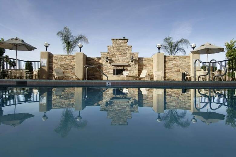 Hotel Hampton Inn And Suites Hemet