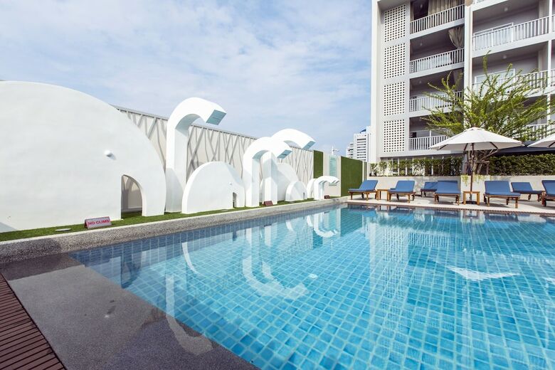 Hotel Ramada By Wyndham Phuket Deevana Patong