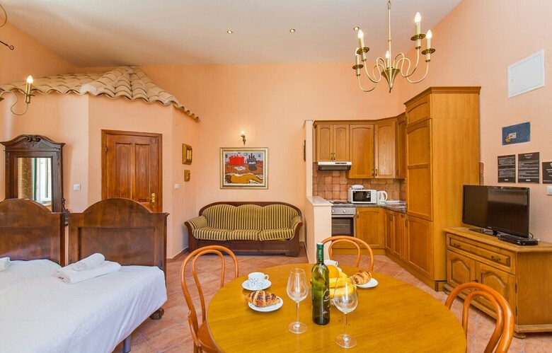 Old Town Apartments By Irundo