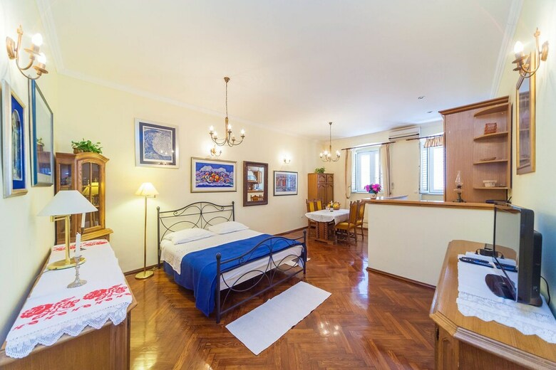 Old Town Apartments By Irundo