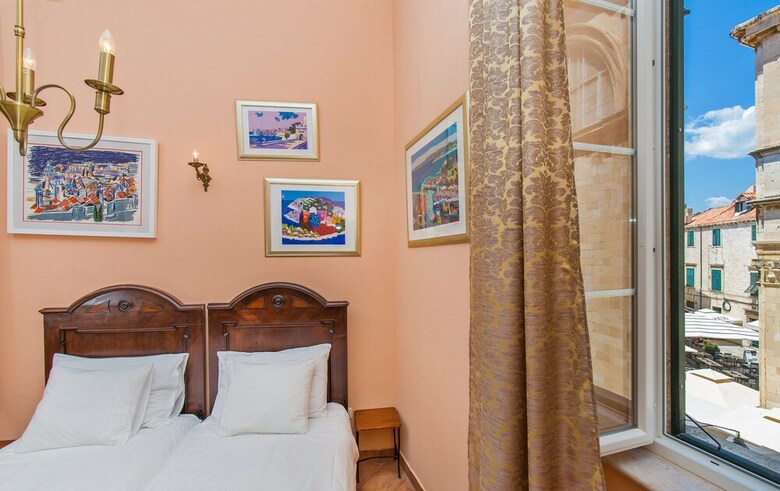 Old Town Apartments By Irundo