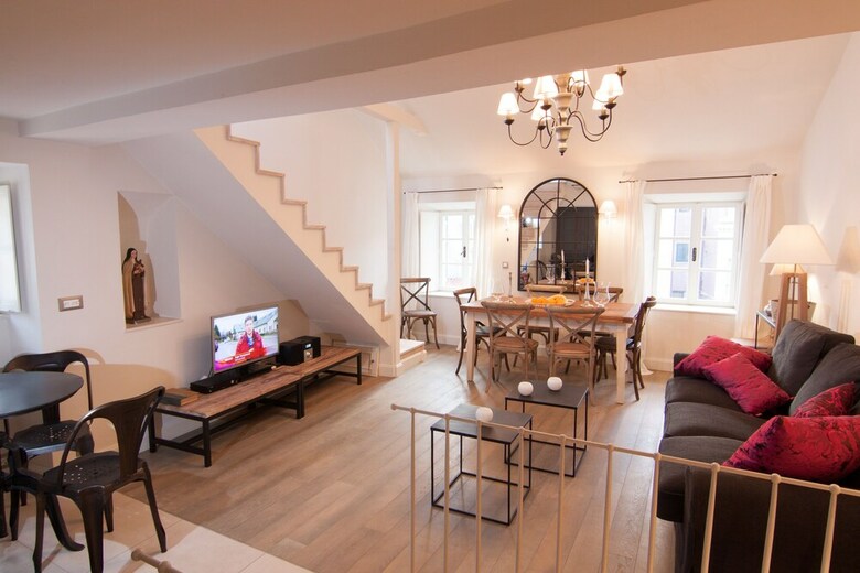 Old Town Apartments By Irundo