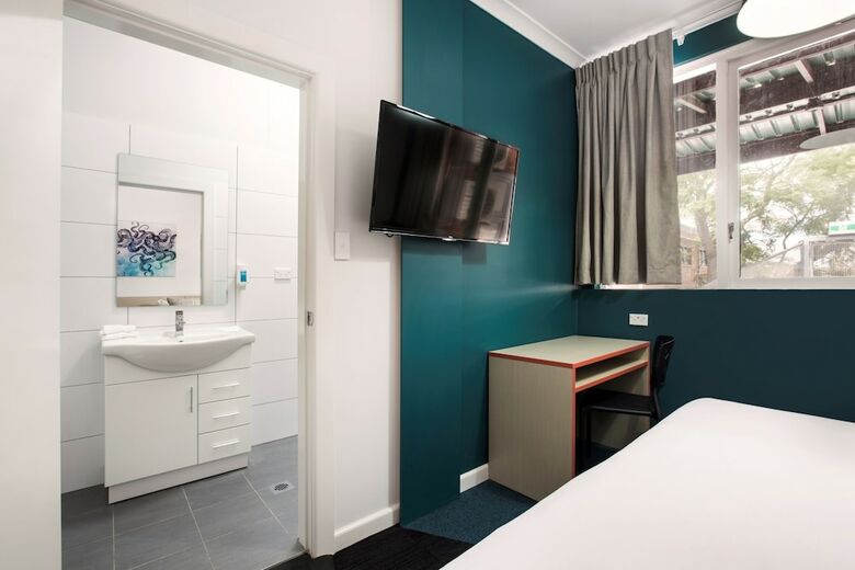 Greenacre Hotel