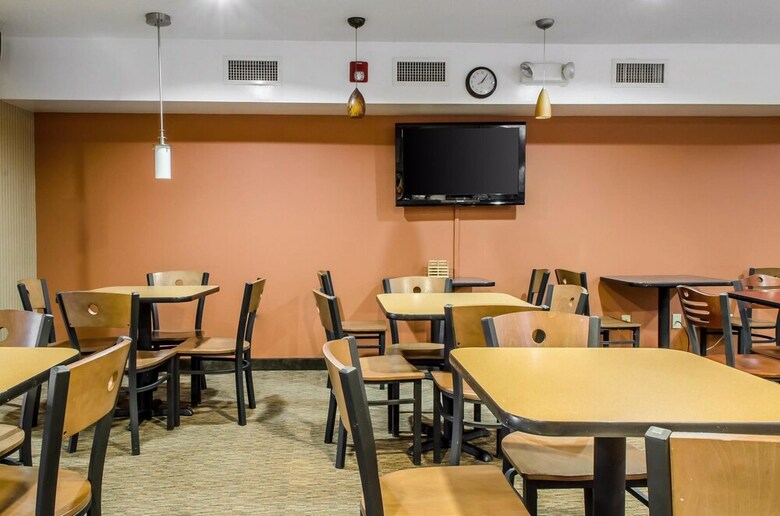 Hotel Sleep Inn & Suites
