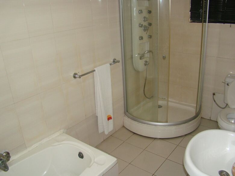 Hotel Charlies Place And Suite