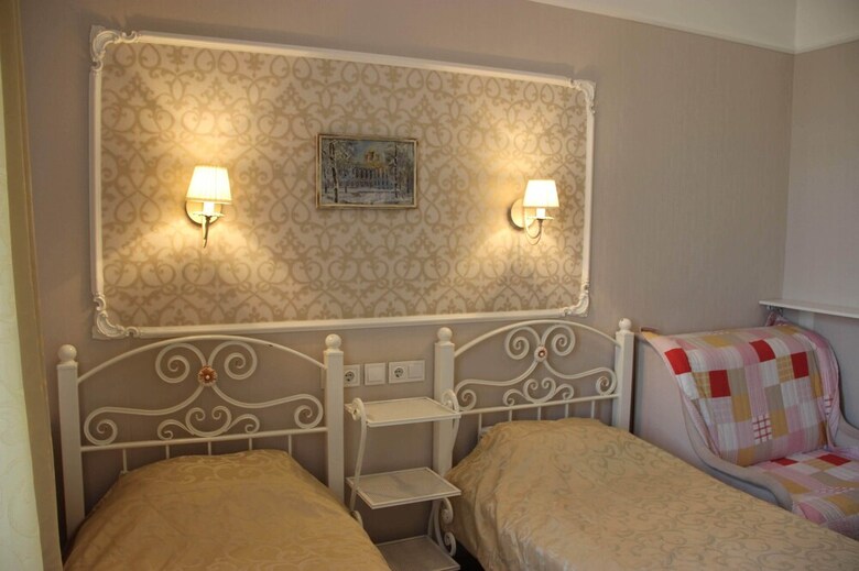 Hotel Guest Rooms Leone