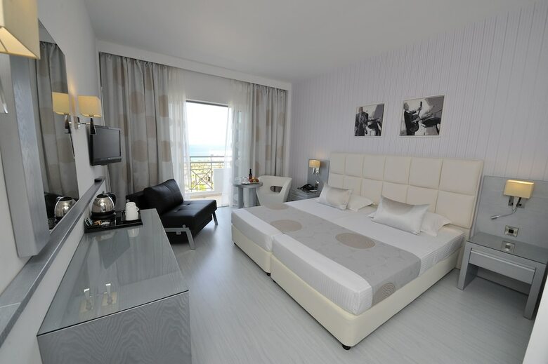 St. George Hotel Spa & Beach Resort