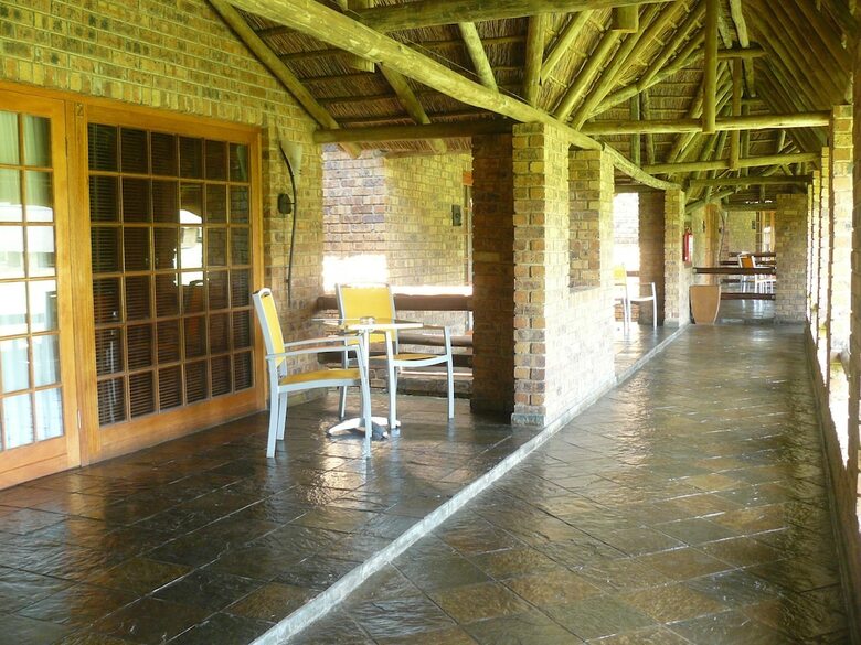 Hotel Ikwekwezi Guest Lodge