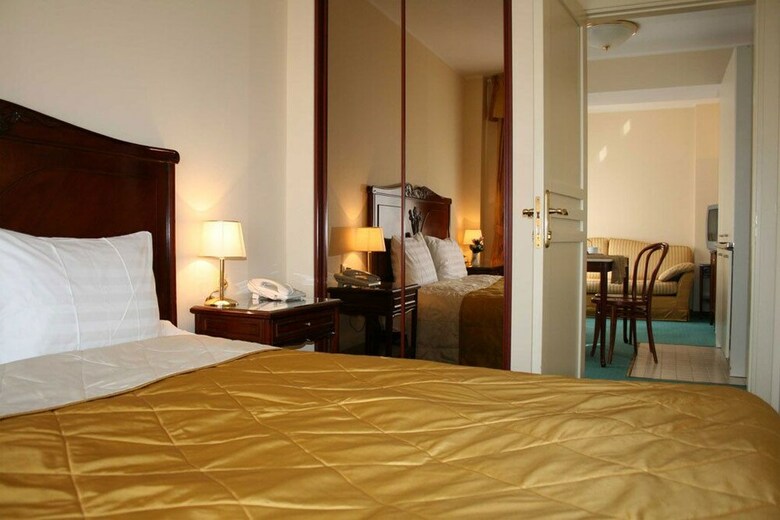 Medea Hotel