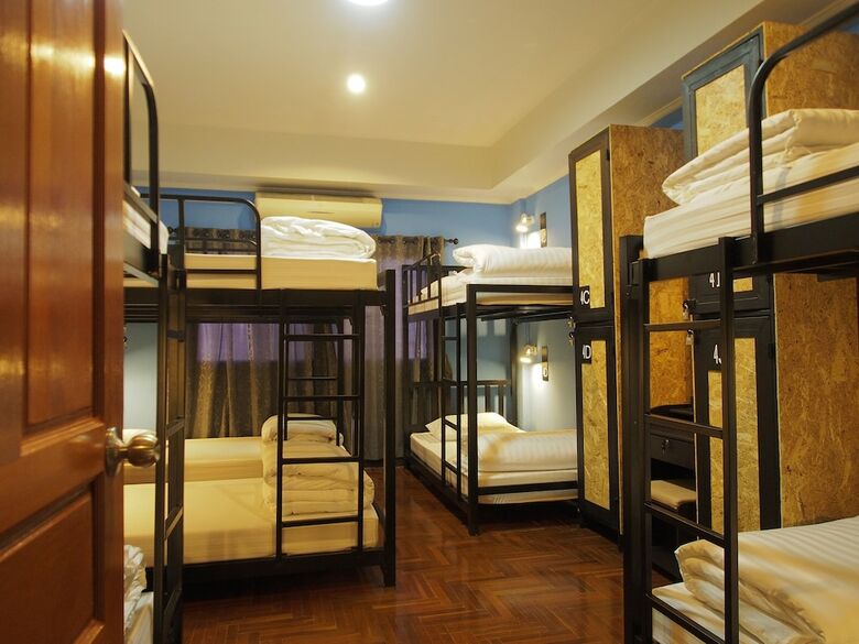 Hostal Eden Walking Street Hostel