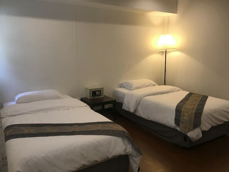 Hostal The Urban Age Hostel