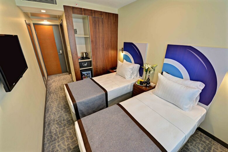 All Inn Hotel
