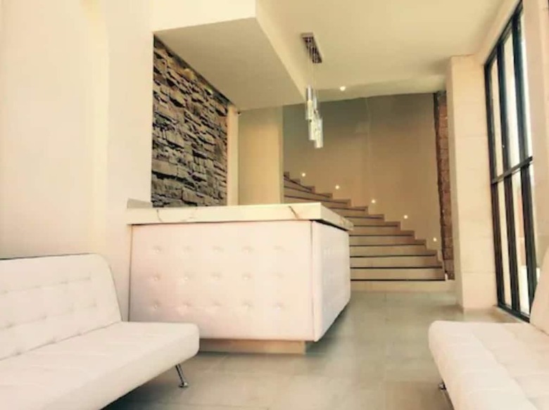 Hotel V