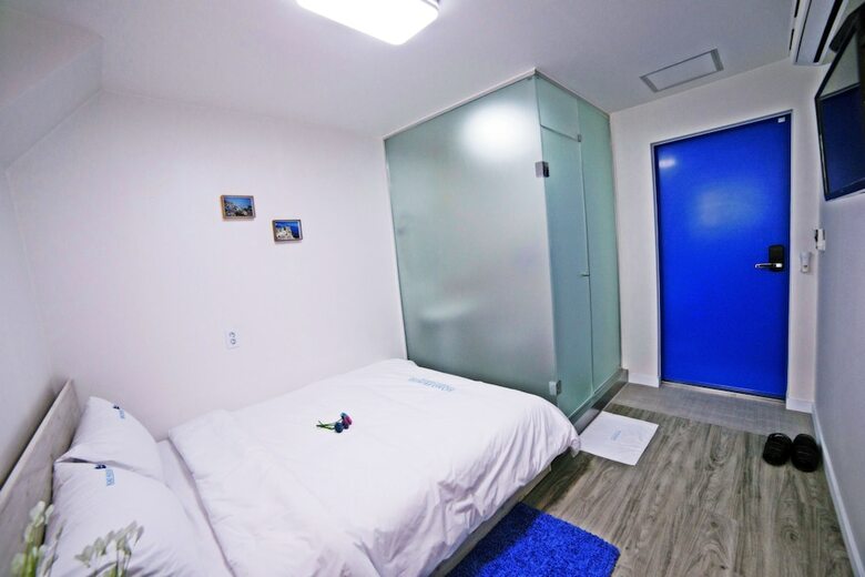 Hotel Road House Myeongdong