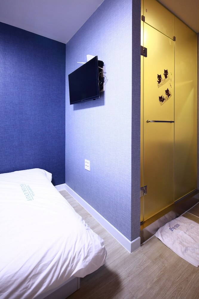 Hotel Road House Myeongdong