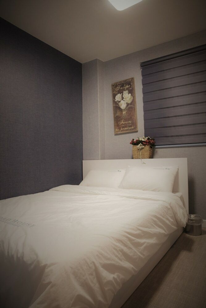 Hotel Road House Myeongdong