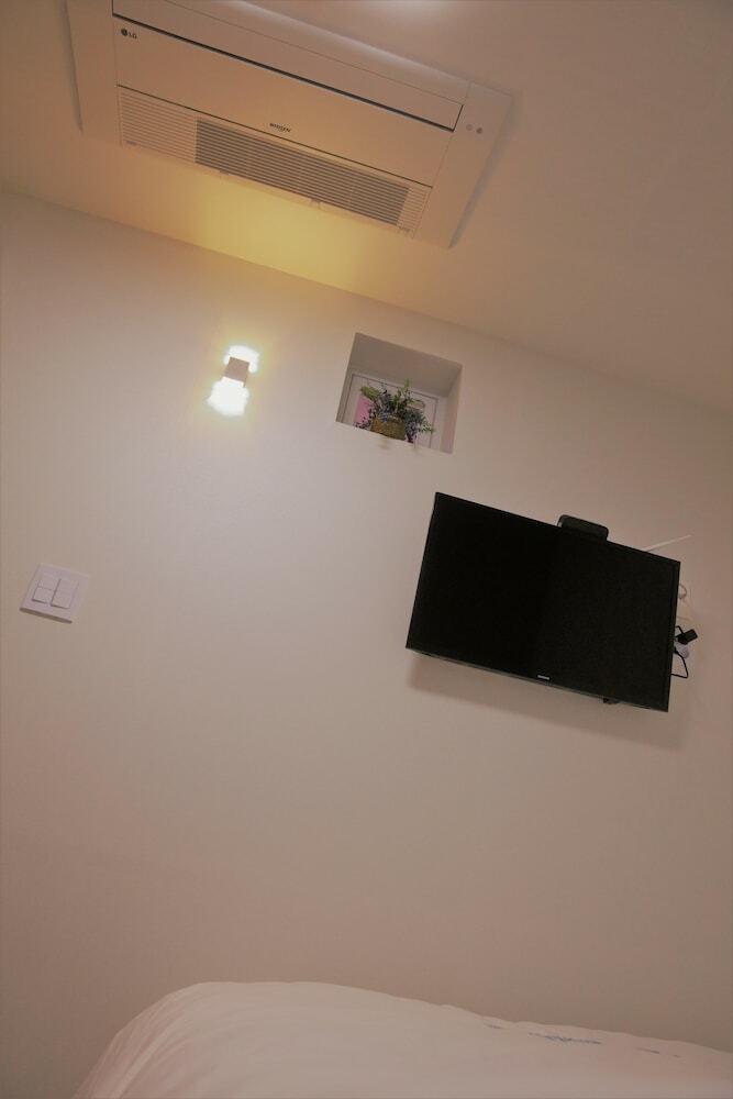 Hotel Road House Myeongdong