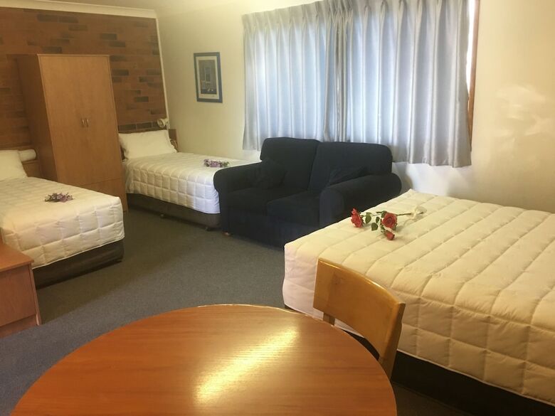 Bridgeview Motel