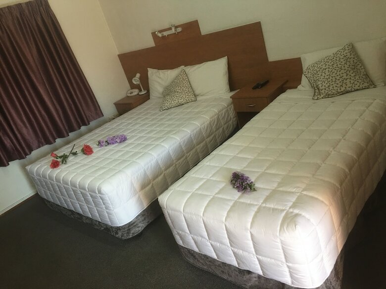 Bridgeview Motel