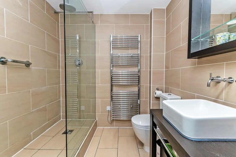 Racecourse Serviced Apartments