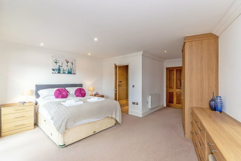 Racecourse Serviced Apartments