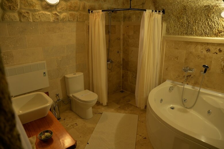 Canyon Cave Hotel