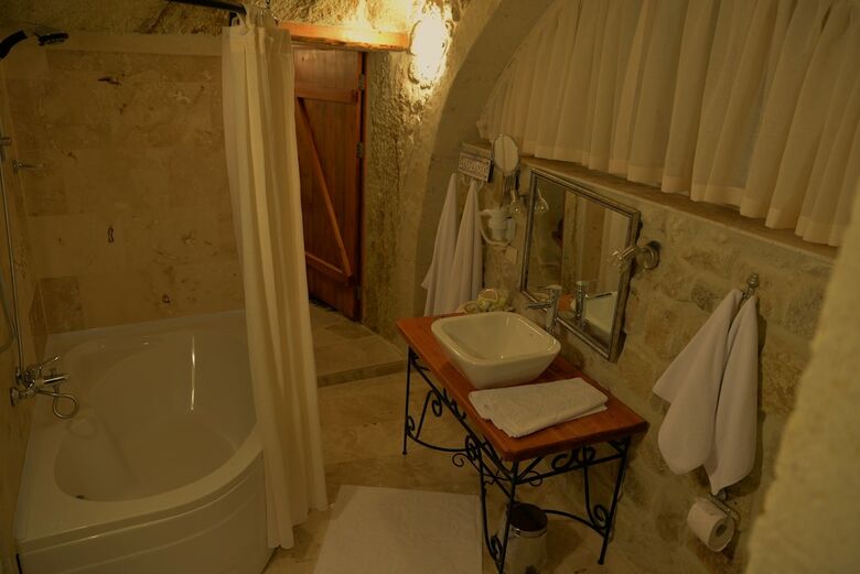 Canyon Cave Hotel
