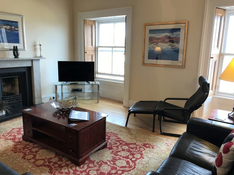 Crown Circus Apartment