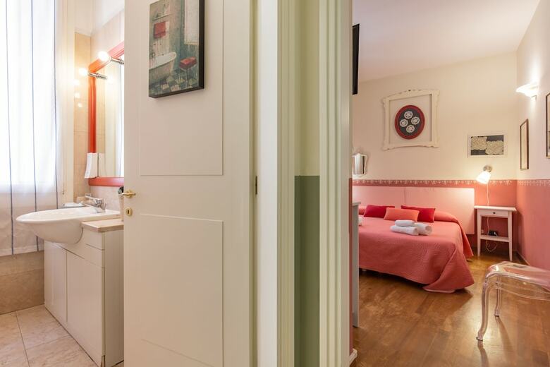 Bed & Breakfast Like Romeo Suites