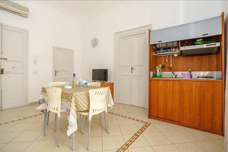 Angelo Apartments